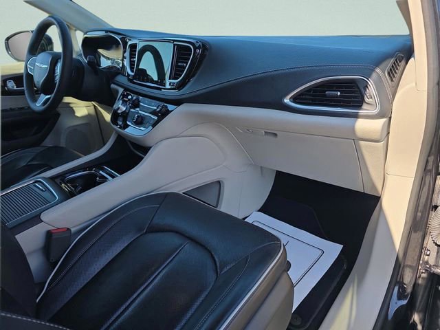 Used 2024 Chrysler Pacifica Limited image 24