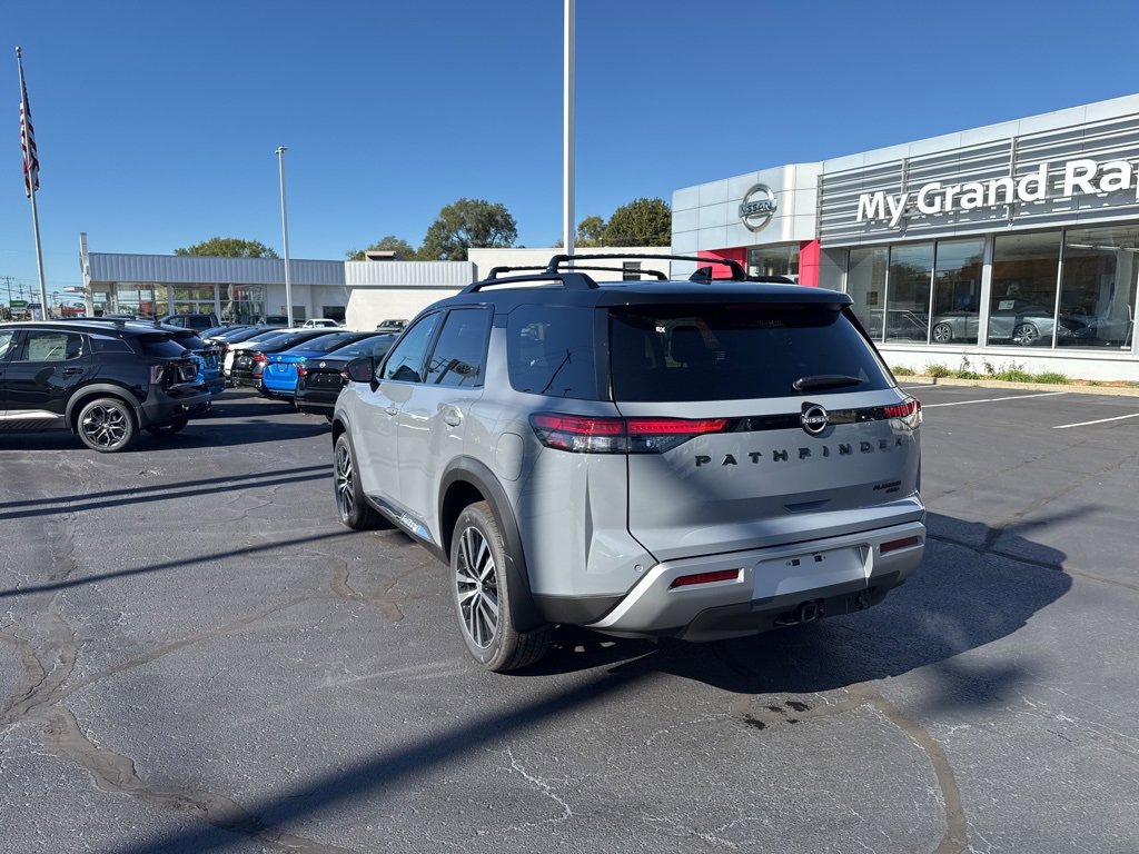 New 2025 Nissan Pathfinder Platinum w/ Black Appearance Package image 7
