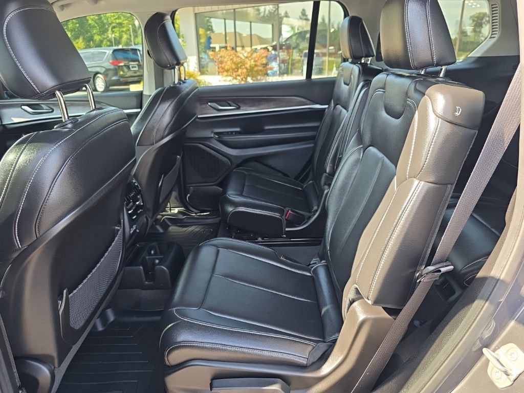 Used 2023 Jeep Grand Cherokee L Limited AWD/4WD image 31