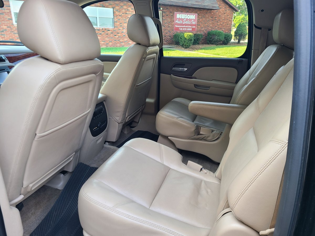 Used 2013 Chevrolet Suburban LTZ image 6