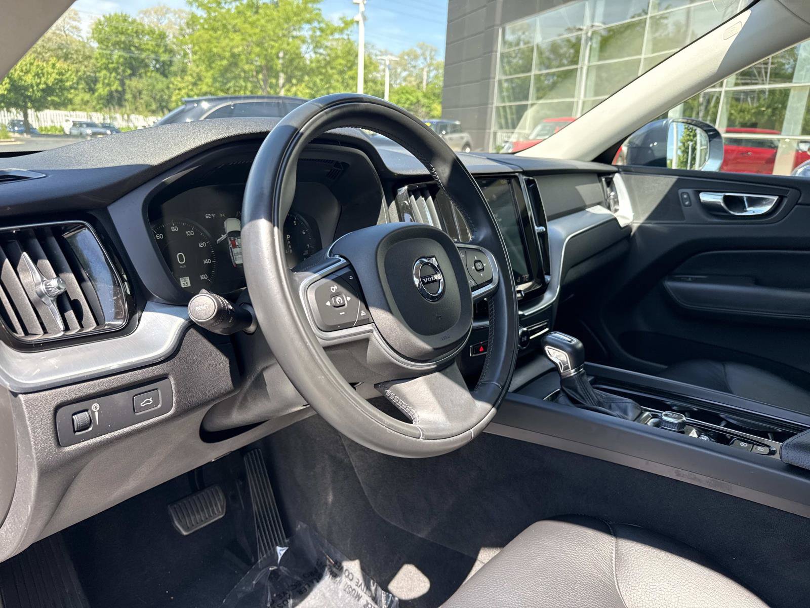 Used 2018 Volvo XC60 T6 Momentum w/ Convenience Package AWD/4WD image 25