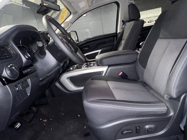 Used 2024 Nissan Titan SV w/ SV Convenience Package image 23
