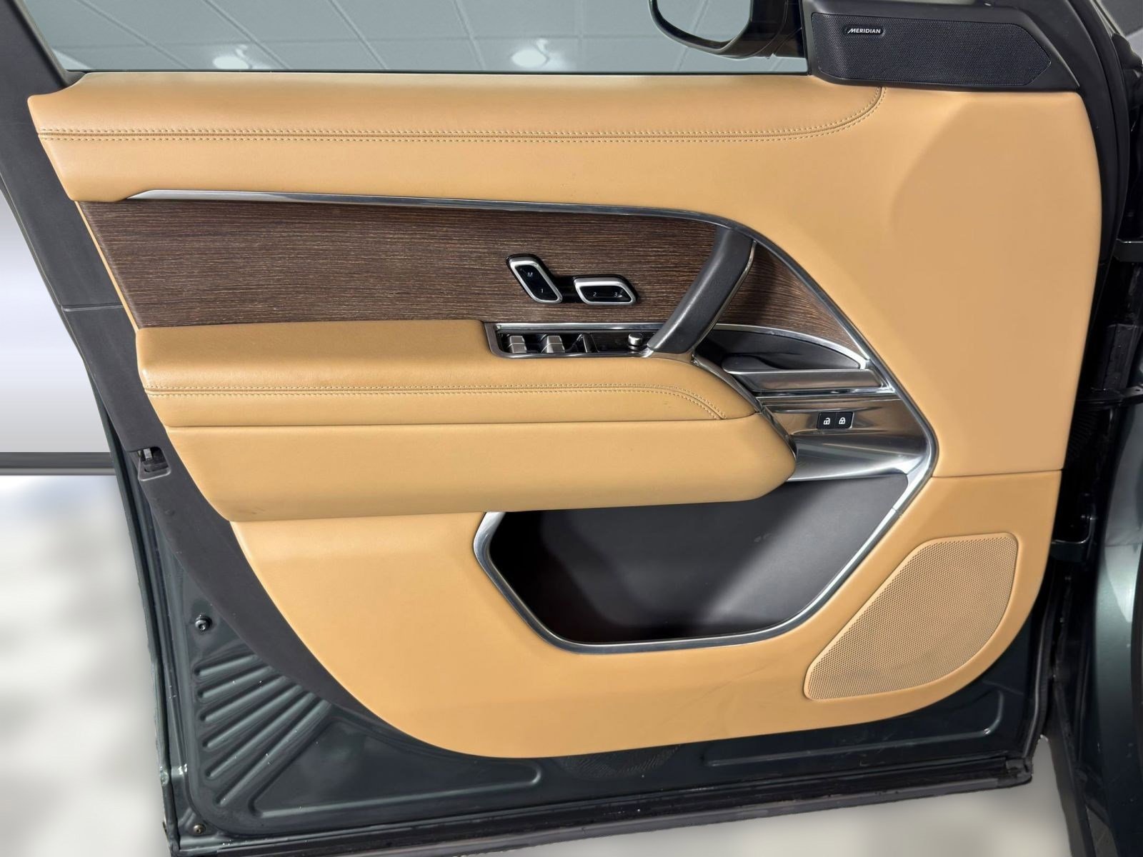 Used 2023 Land Rover Range Rover SE image 11