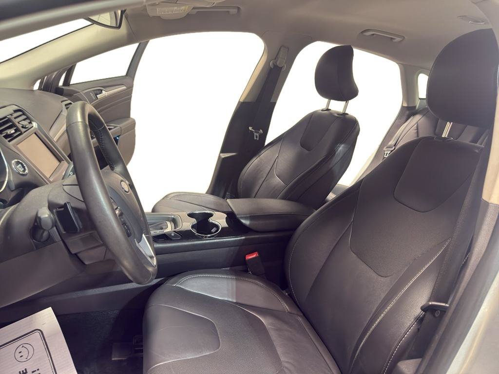Used 2016 Ford Fusion Titanium FWD image 16