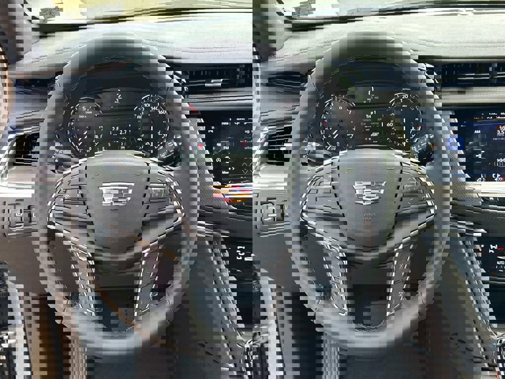 New 2025 Cadillac XT5 Luxury image 18