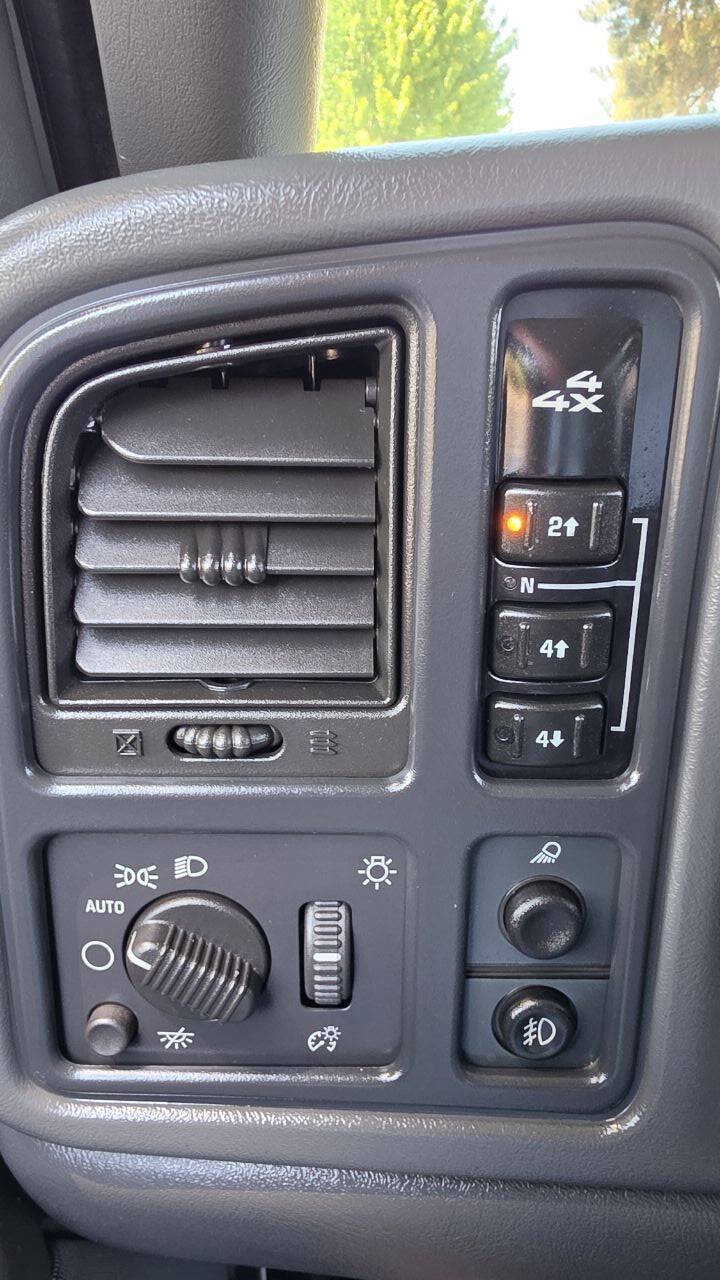 Used 2005 Chevrolet Silverado 2500 LS w/ Heavy-Duty Power Package AWD/4WD image 15