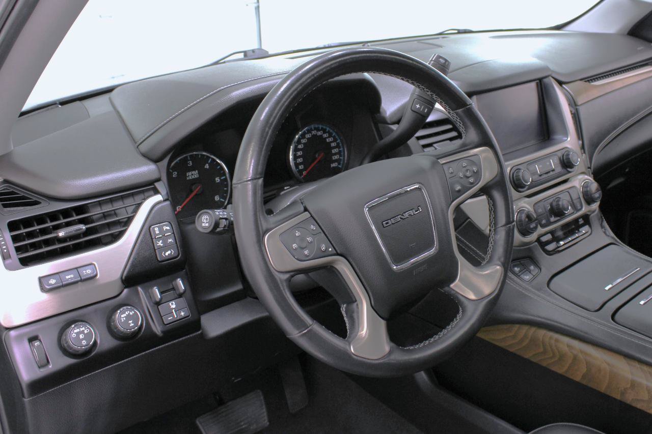 Used 2020 GMC Yukon Denali w/ Denali Premium Package AWD/4WD image 33