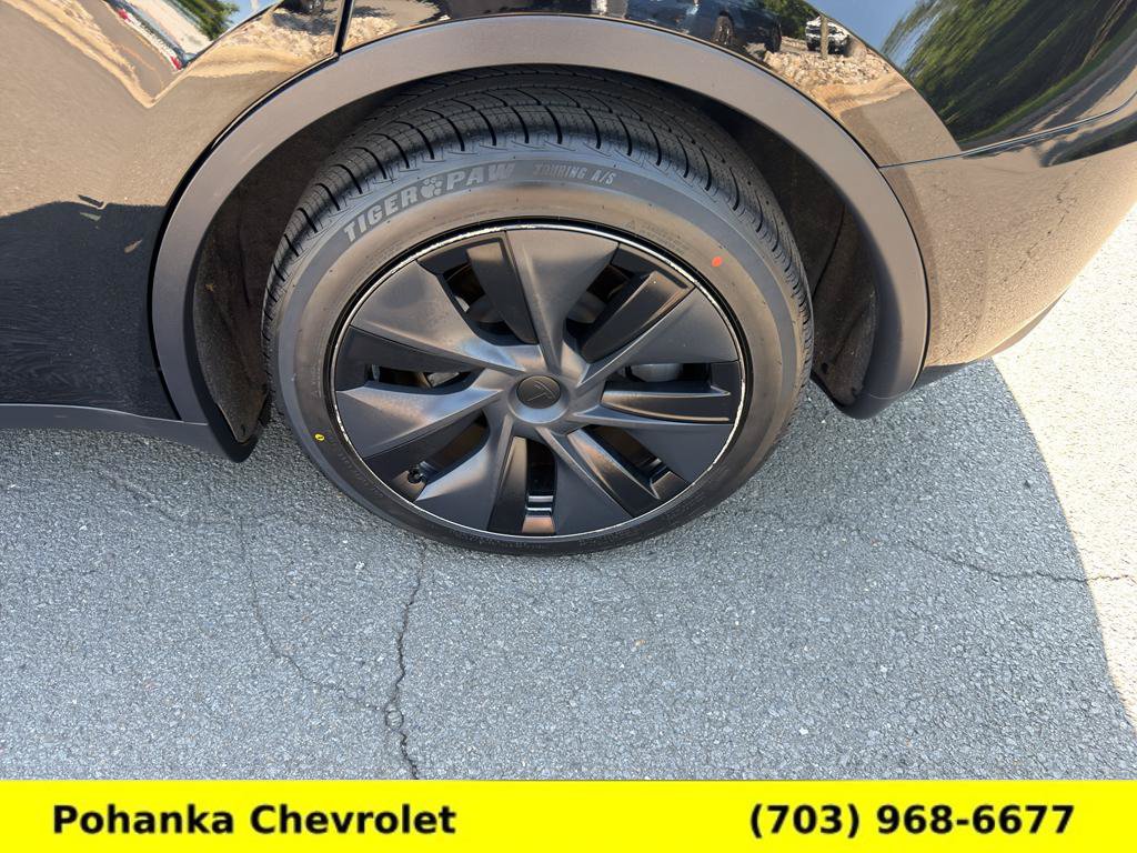 Used 2025 Tesla Model Y Long Range RWD image 54