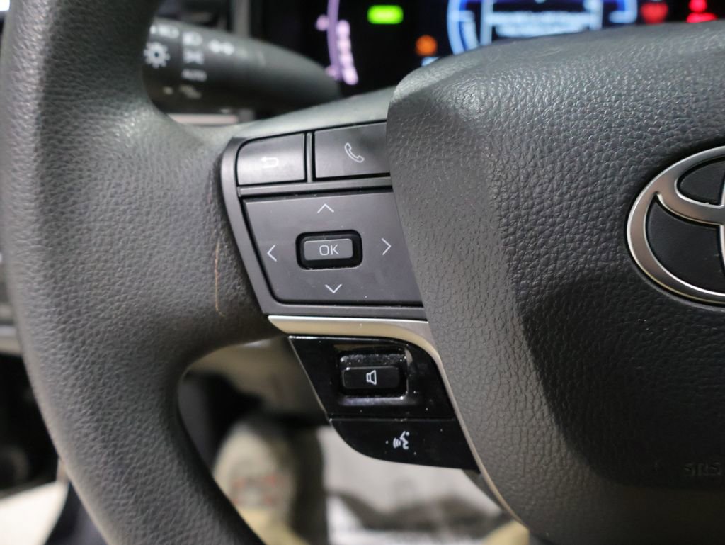 Used 2025 Toyota Camry LE image 33