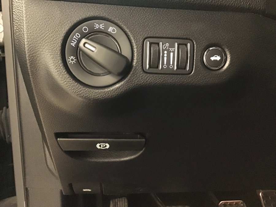 Used 2023 Dodge Challenger R/T w/ Blacktop Package image 38