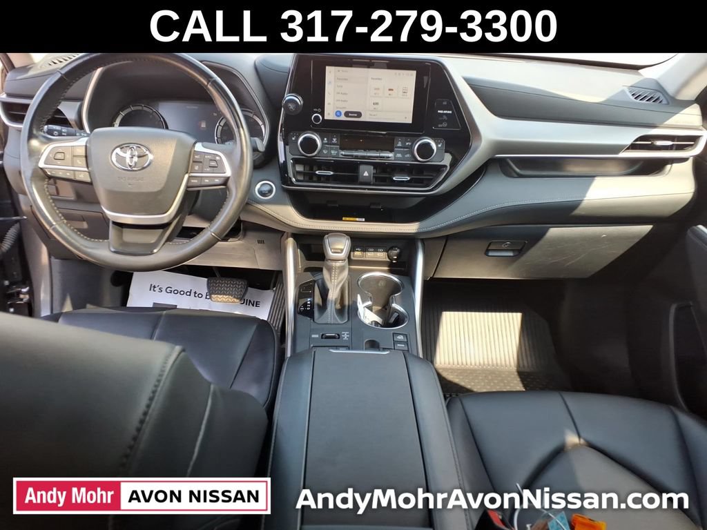 Used 2024 Toyota Highlander XLE AWD/4WD image 40