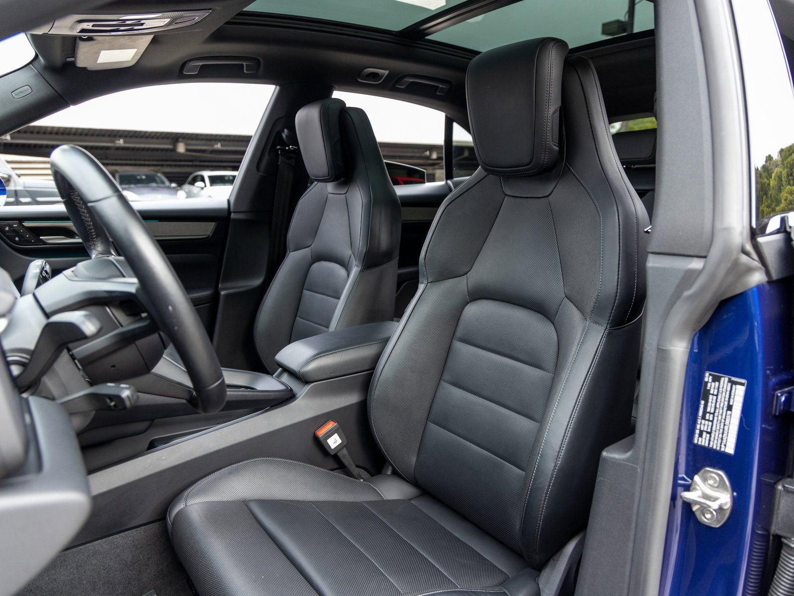 Used 2024 Porsche Macan 4 Electric image 5