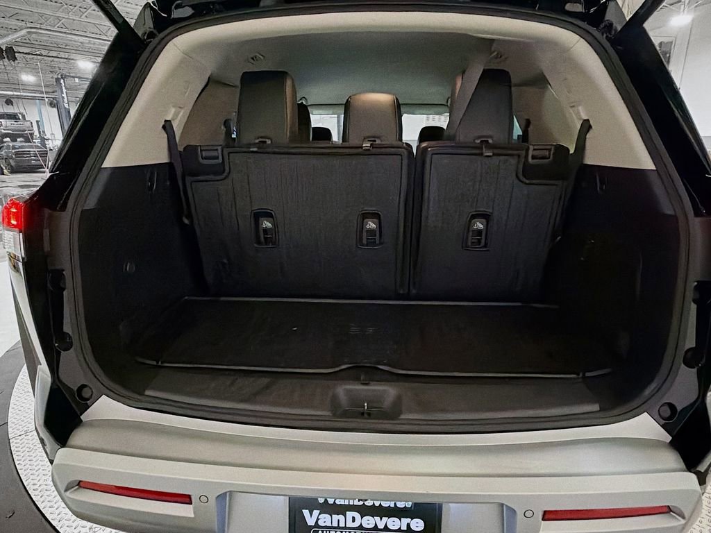 Used 2024 Nissan Pathfinder SL w/ Cargo Package AWD/4WD image 29