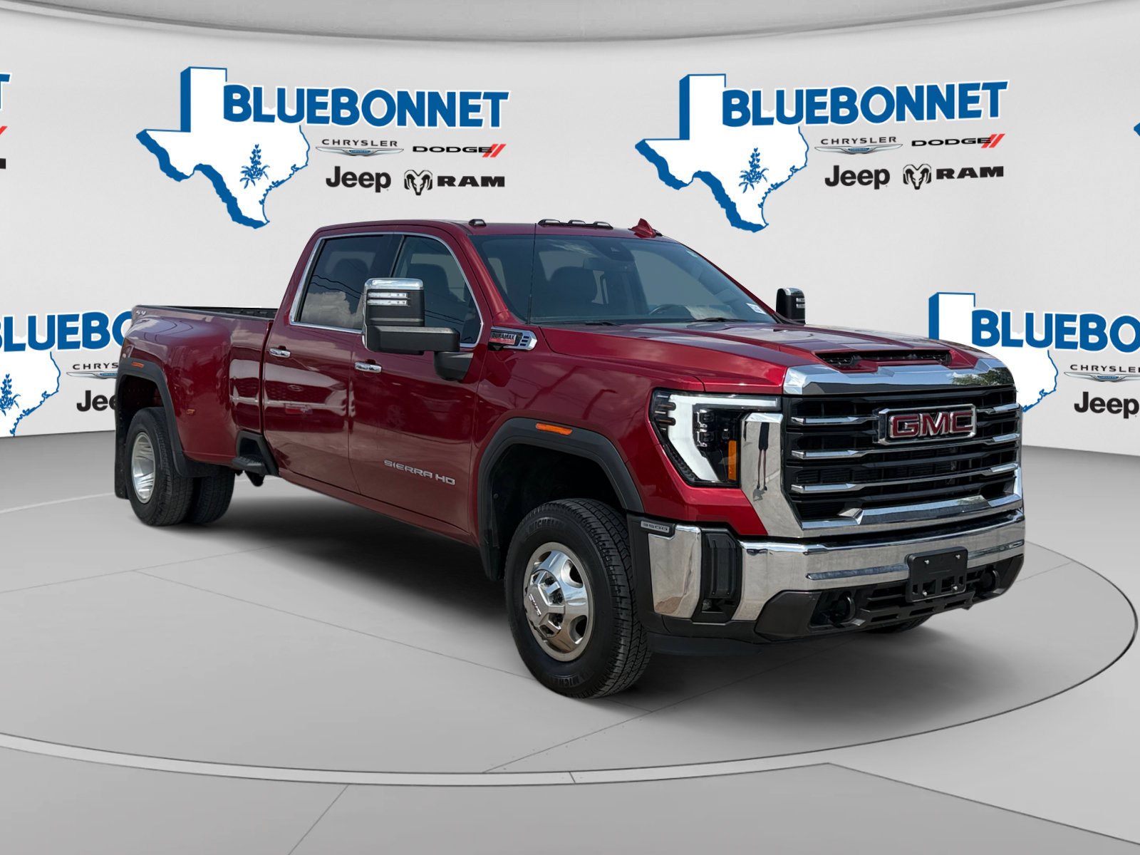 Used 2024 GMC Sierra 3500 SLT AWD/4WD image 3