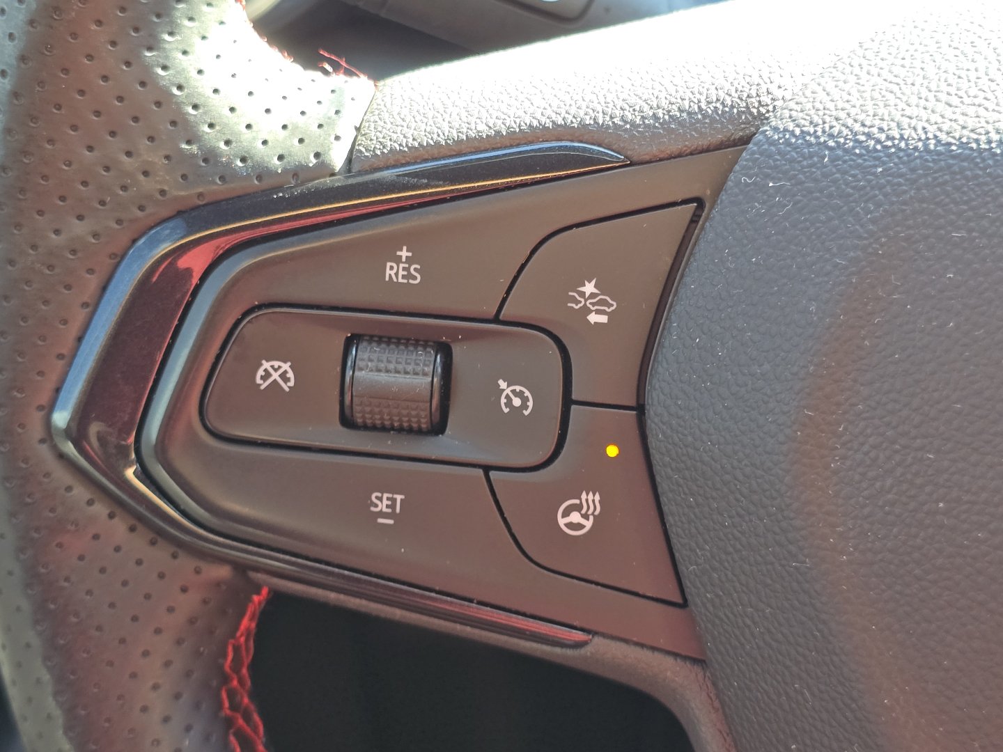 Certified 2024 Chevrolet Trax RS FWD image 12