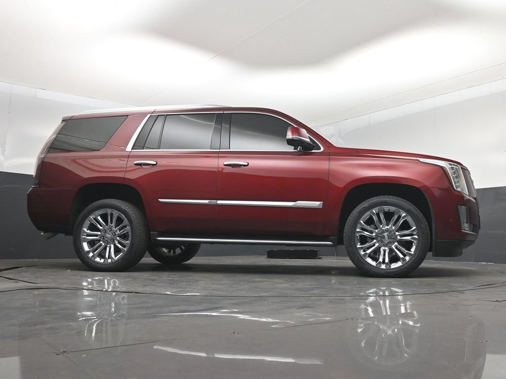 Used 2019 Cadillac Escalade Luxury w/ LPO, Radiant Package AWD/4WD image 16