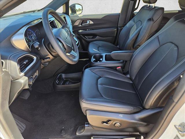 New 2025 Chrysler Pacifica Select image 14