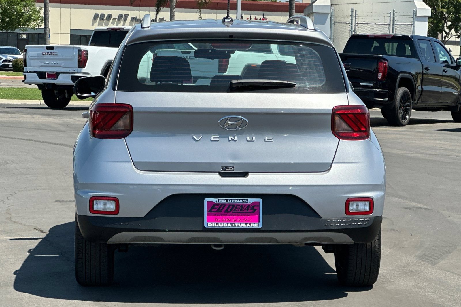 Used 2025 Hyundai Venue SEL FWD image 6