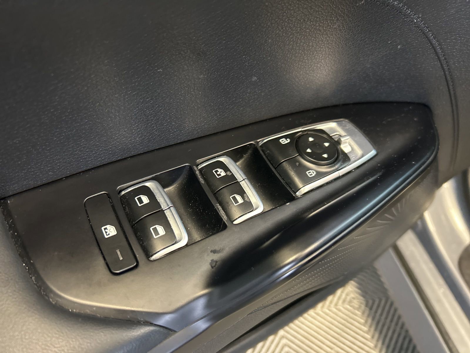 Used 2022 Kia K5 LX image 12