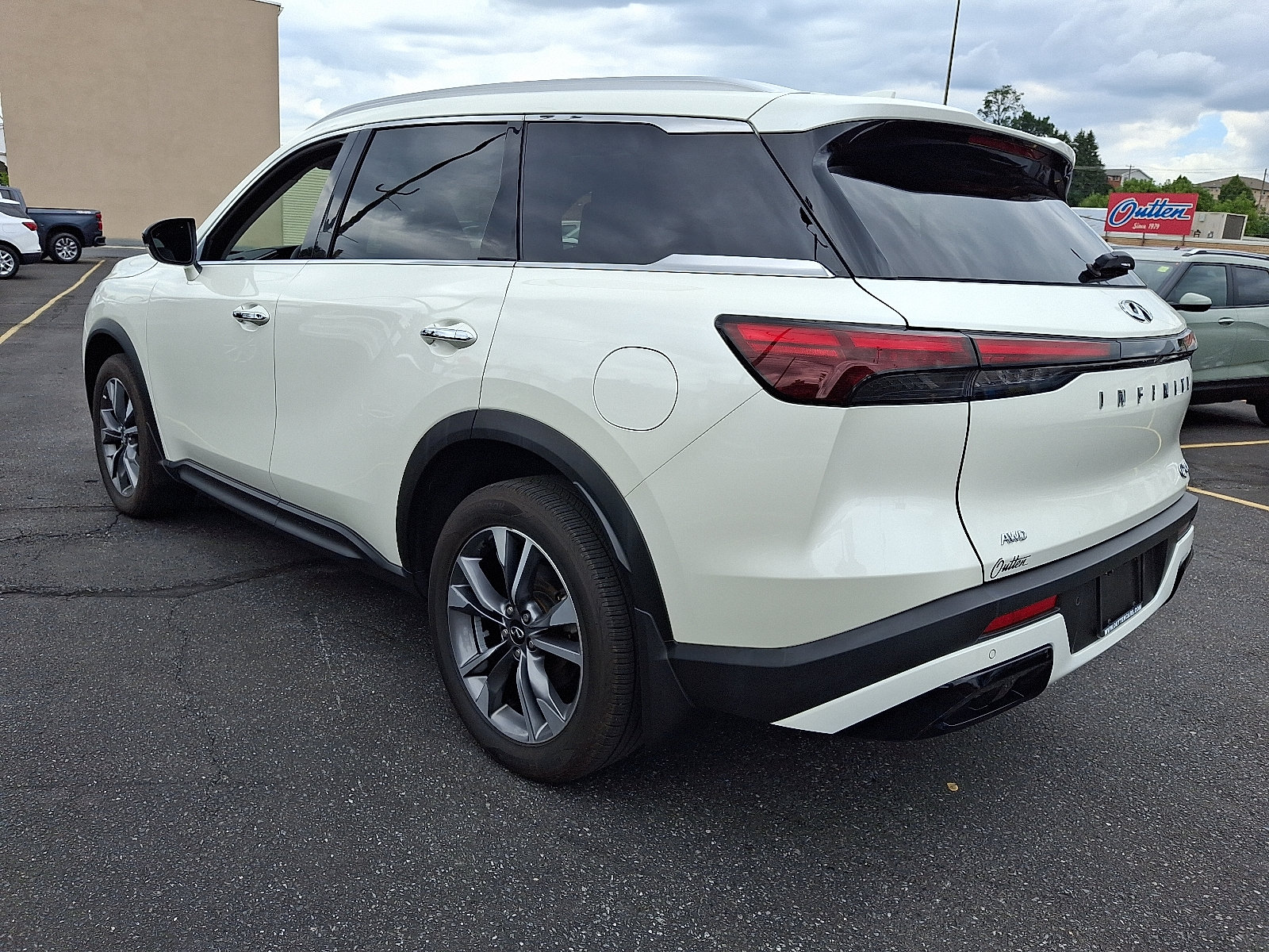 Used 2024 INFINITI QX60 Luxe w/ Vision Package AWD/4WD image 3