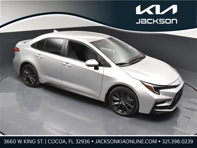 Used 2025 Toyota Corolla SE image 1