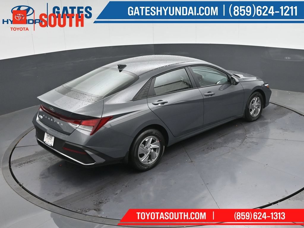 Used 2025 Hyundai Elantra SE FWD image 40
