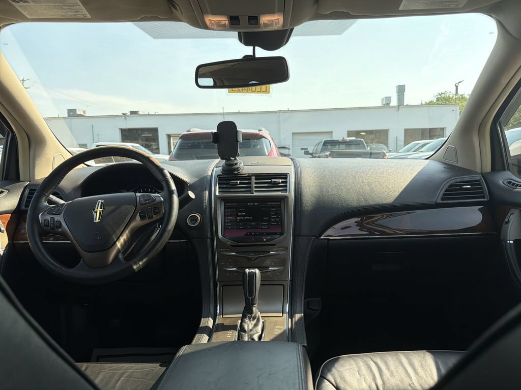 Used 2014 Lincoln MKX AWD w/ Equipment Group 102A image 18