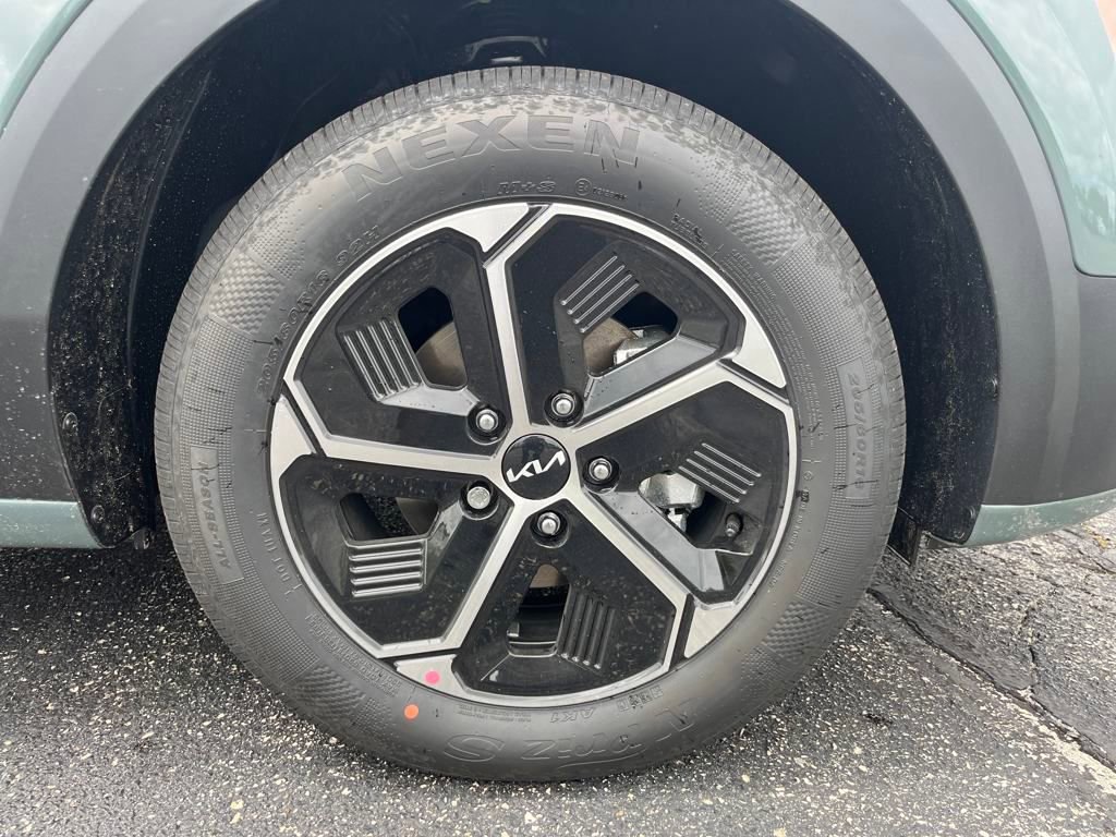 New 2025 Kia Niro EX image 11