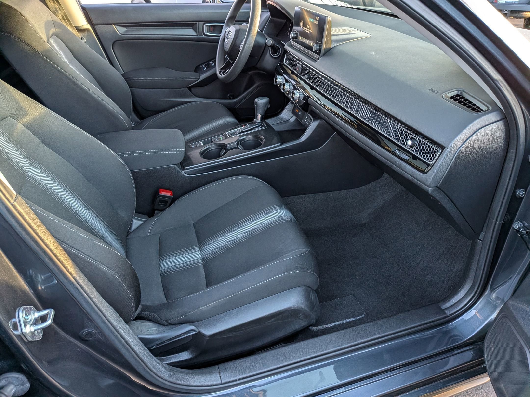 Used 2023 Honda Civic LX image 32