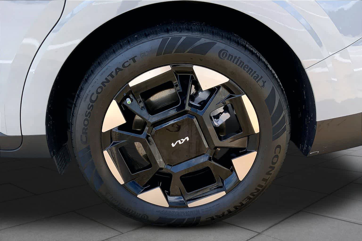 Used 2025 Kia Carnival EX FWD image 11