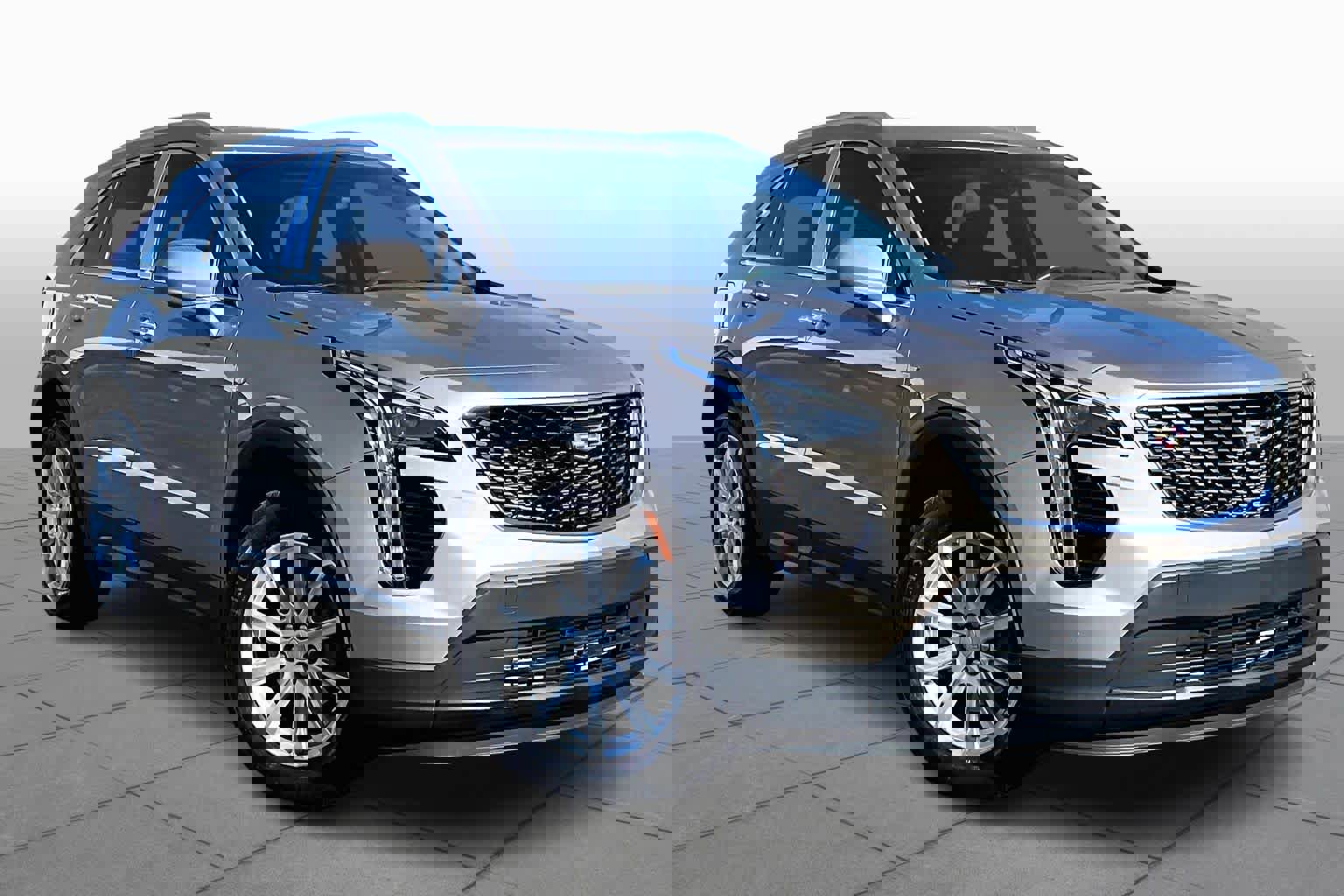 Used 2023 Cadillac XT4 Luxury w/ Cold Weather Package image 3