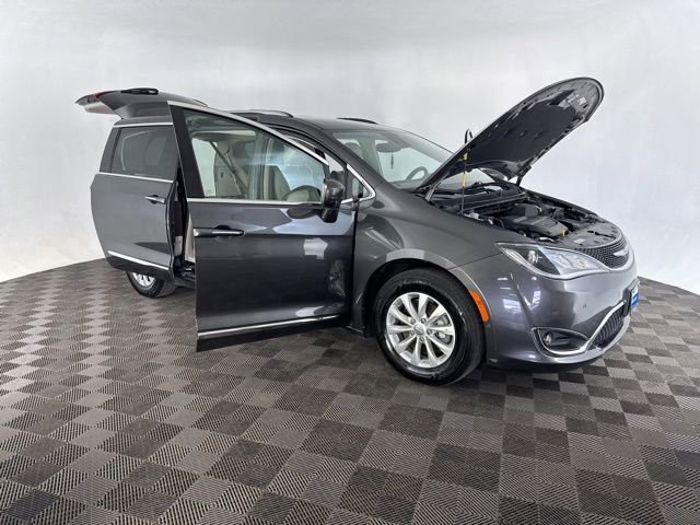 Used 2019 Chrysler Pacifica Touring-L w/ Advanced Safetytec Group image 15