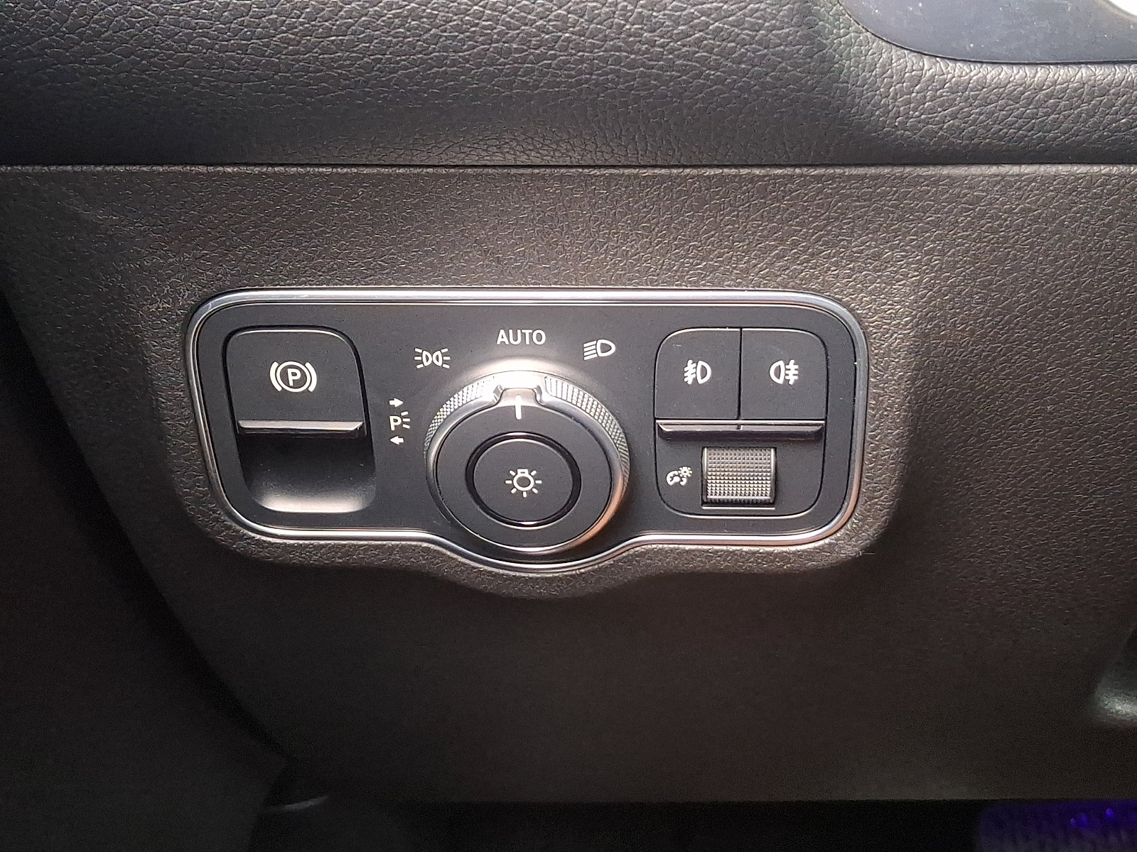 Used 2021 Mercedes-Benz GLB 250 4MATIC image 25