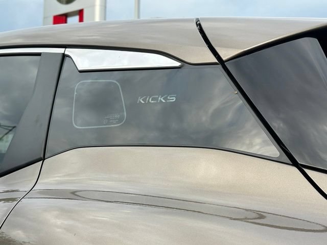 Used 2025 Nissan Kicks S AWD/4WD image 12