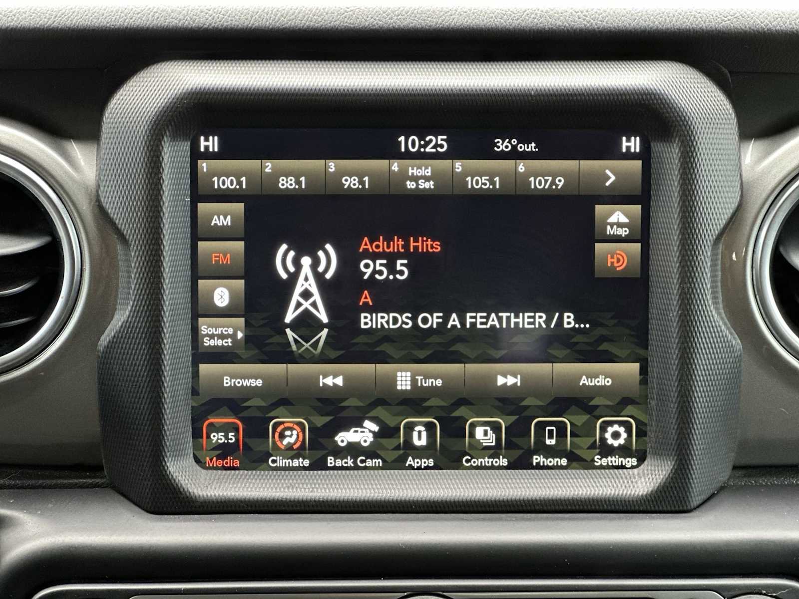 Used 2021 Jeep Wrangler Unlimited Sahara w/ Uconnect 4C Nav & Sound Group image 12