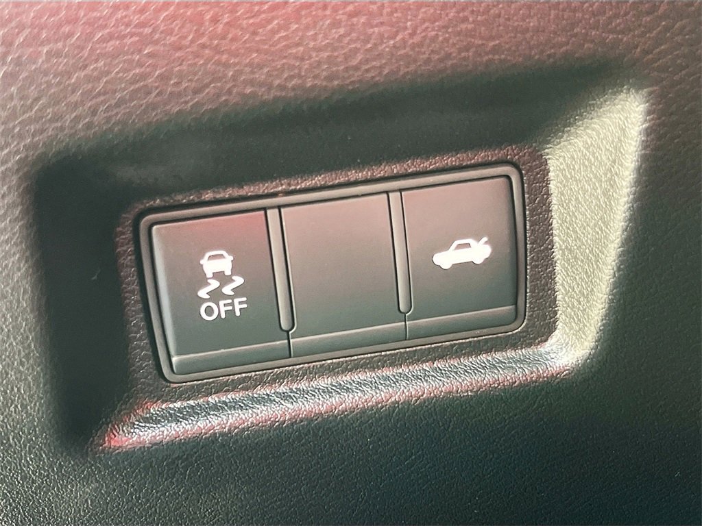 Used 2024 INFINITI Q50 Sensory image 10