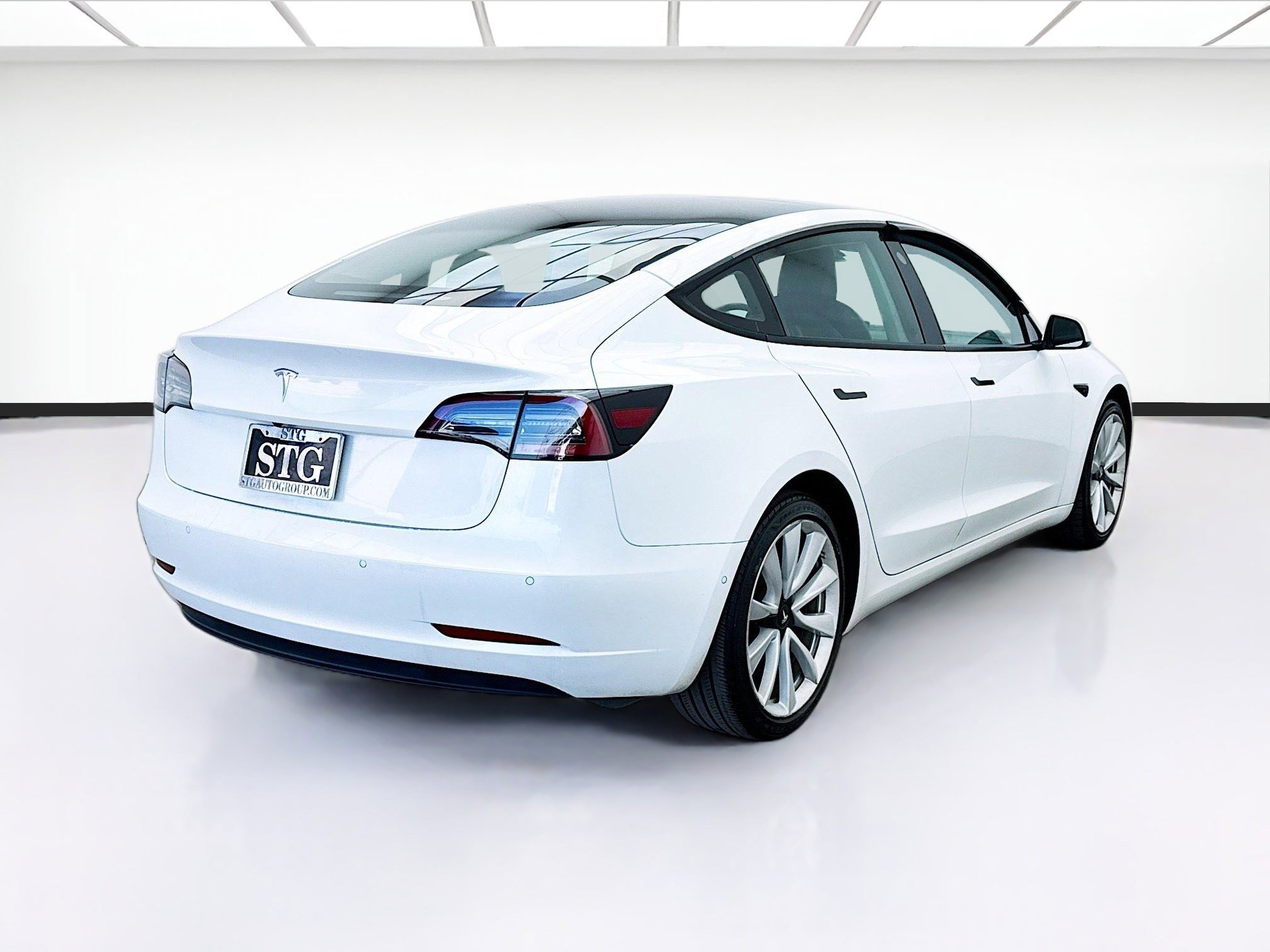 Used 2022 Tesla Model 3 Standard Range RWD image 4