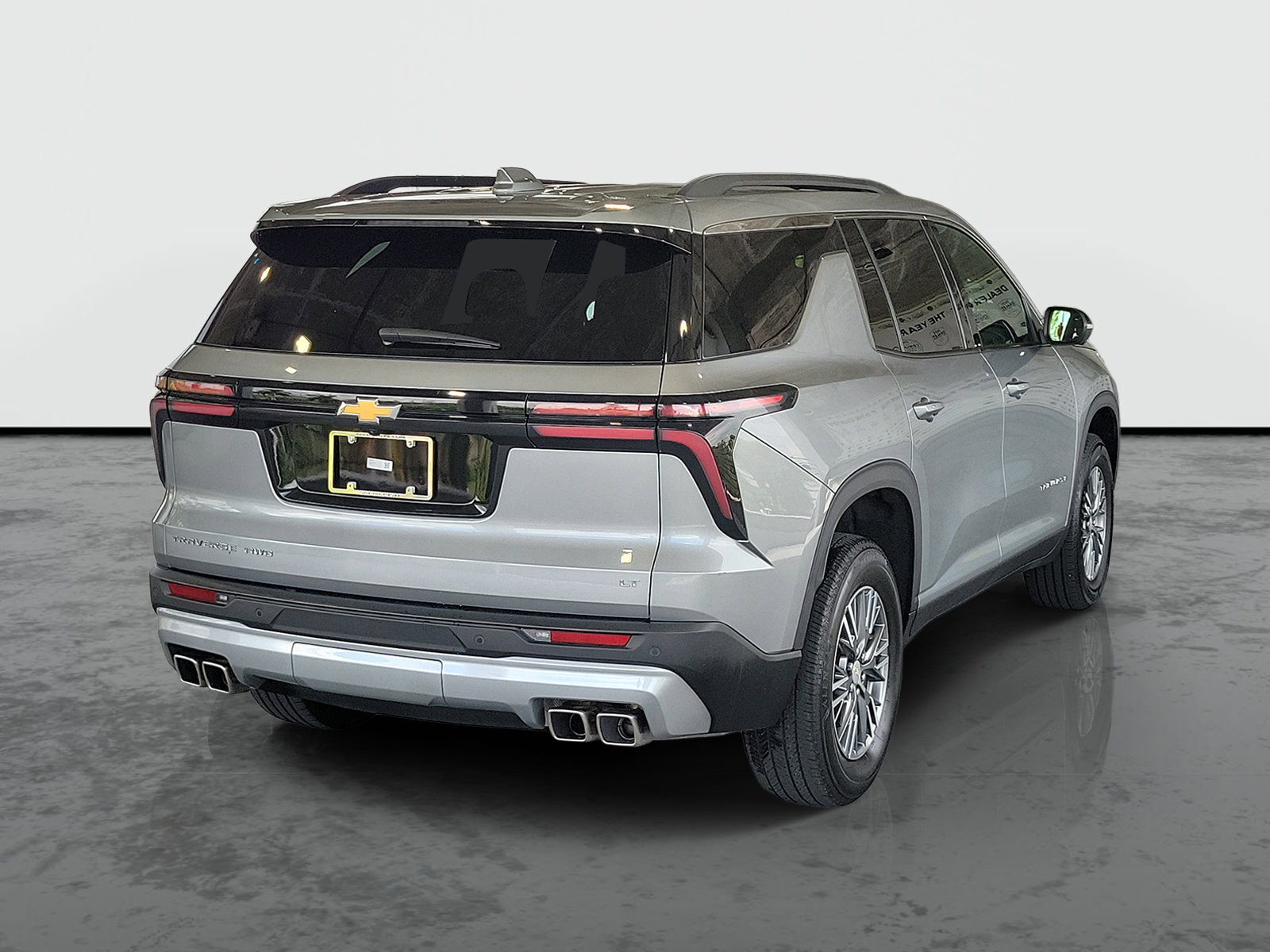 Used 2024 Chevrolet Traverse LT AWD/4WD image 2