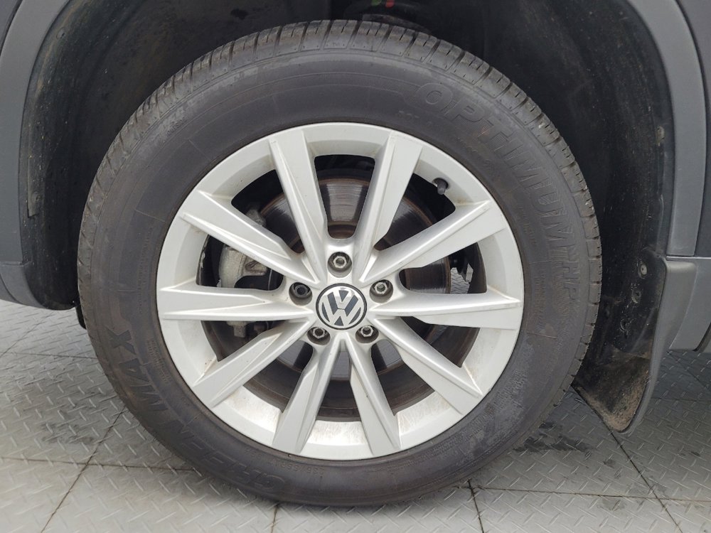 Used 2017 Volkswagen Tiguan S FWD image 31