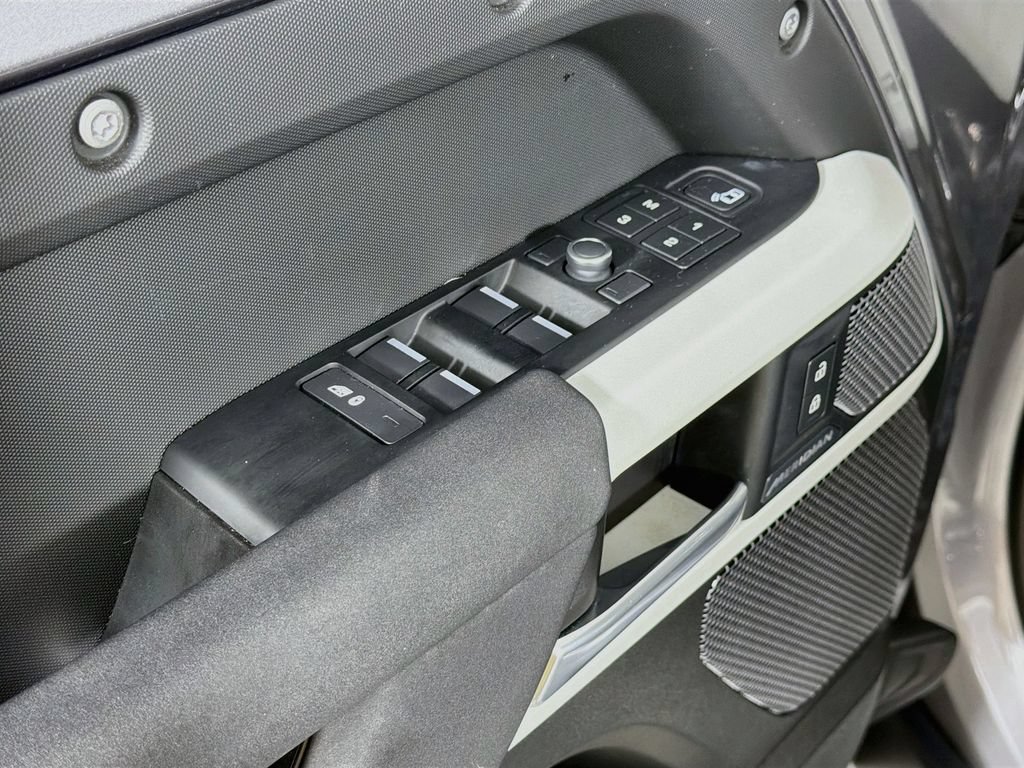 Certified 2020 Land Rover Defender 110 SE AWD/4WD image 18