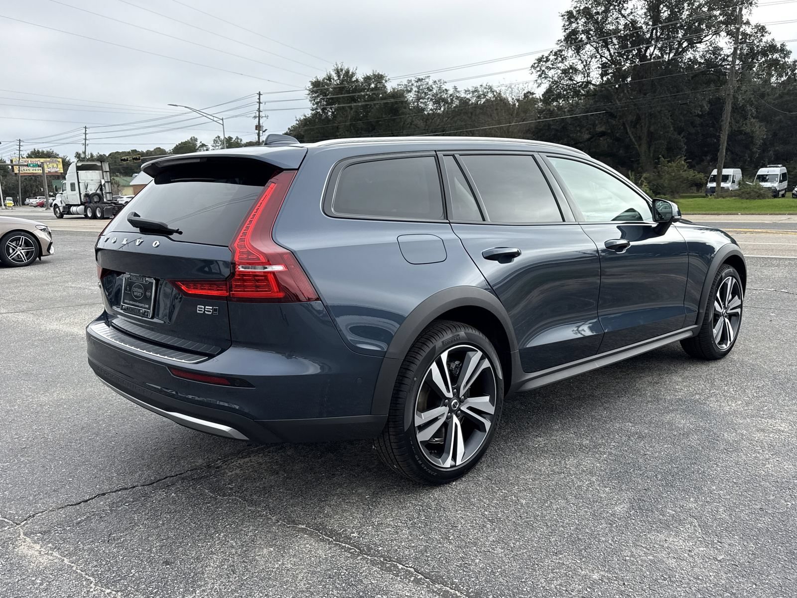 New 2026 Volvo V60 B5 Cross Country Plus w/ Protection Package Premier AWD/4WD image 5