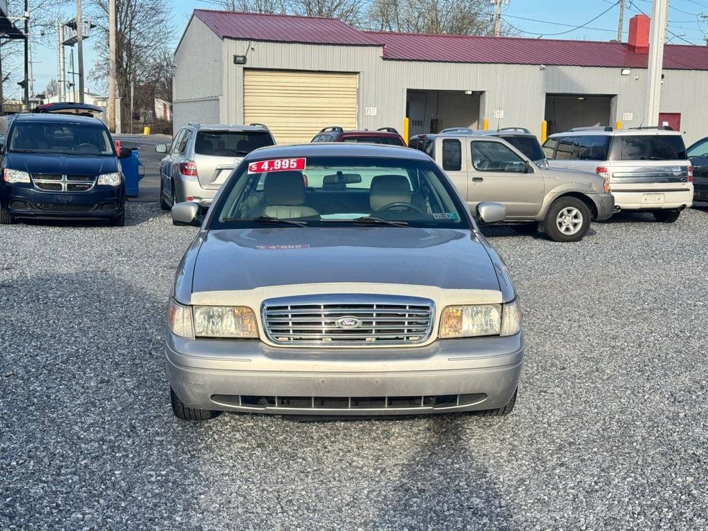 Used 2011 Ford Crown Victoria LX w/ Comfort Appearance Pkg RWD image 2