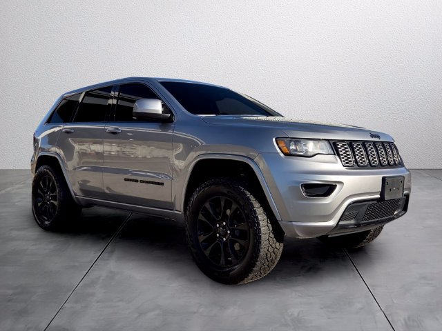 Used 2017 Jeep Grand Cherokee Altitude AWD/4WD image 6