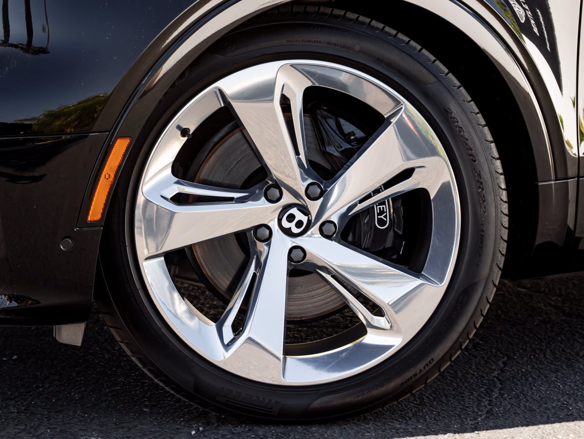 Used 2025 Bentley Bentayga Extended Wheelbase AWD/4WD image 5