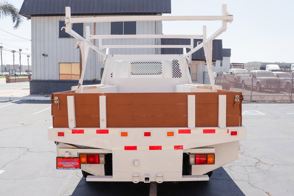 Used 2019 Isuzu NPR RWD image 9
