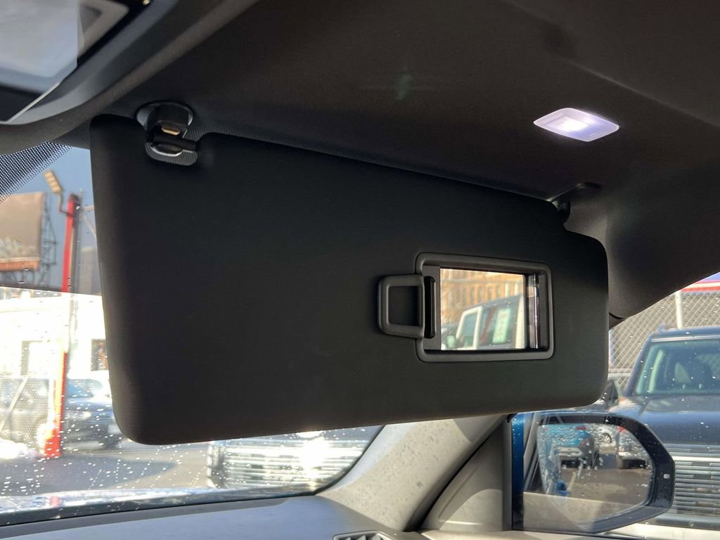 Used 2024 Volkswagen Atlas Cross Sport SE image 39