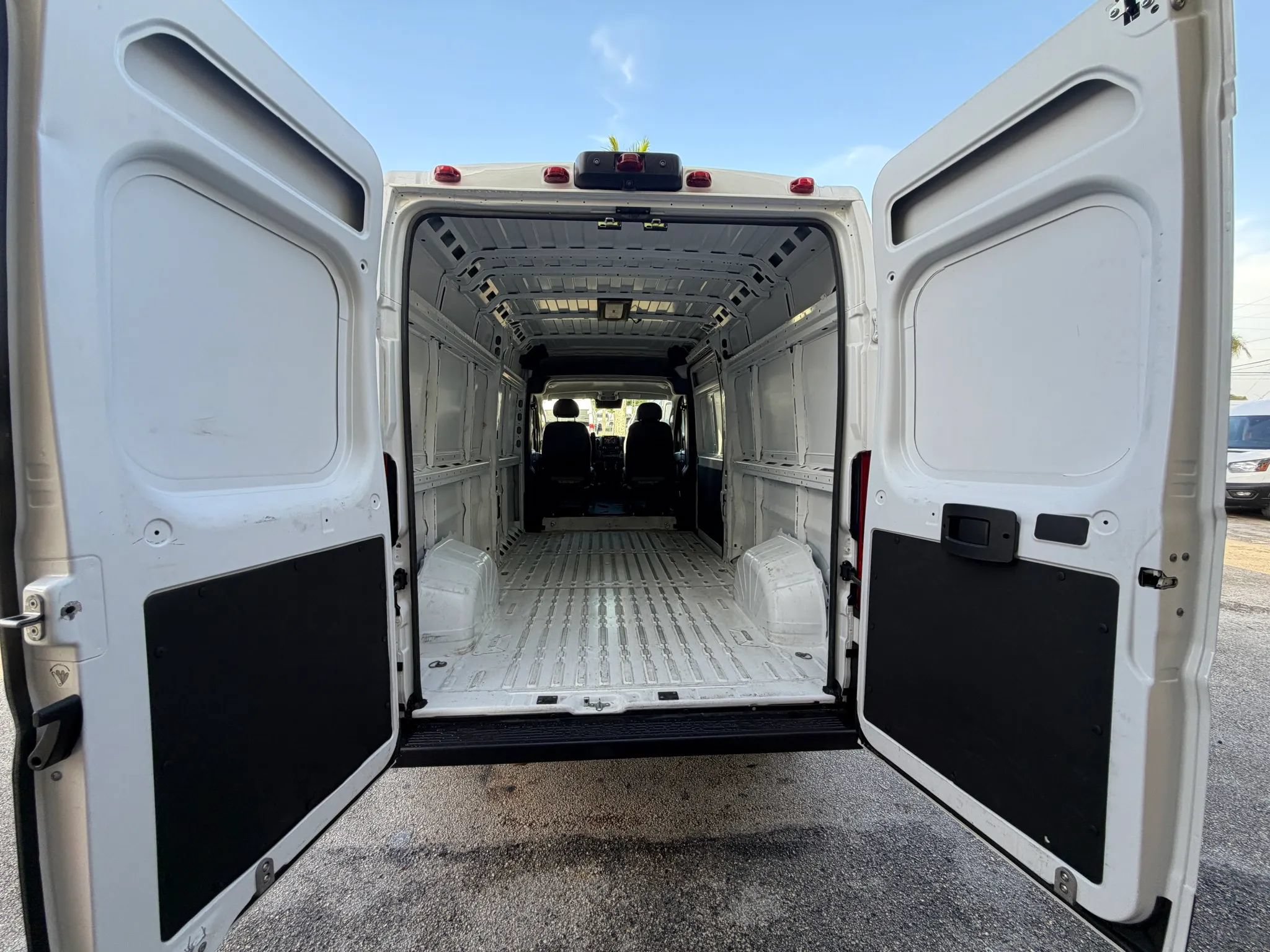 Used 2024 RAM ProMaster 2500 159 High Roof w/ Convenience Group FWD image 5