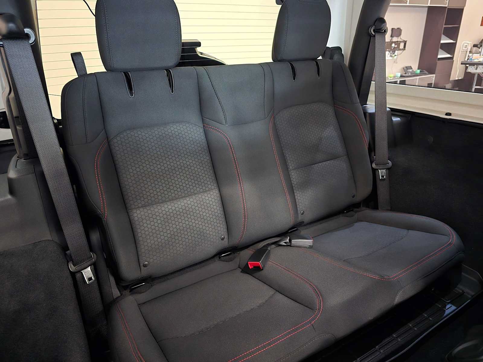 Used 2018 Jeep Wrangler Rubicon AWD/4WD image 24