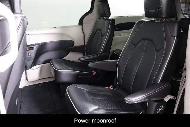 Used 2023 Chrysler Pacifica Limited w/ Uconnect Theater Family Group AWD/4WD image 16