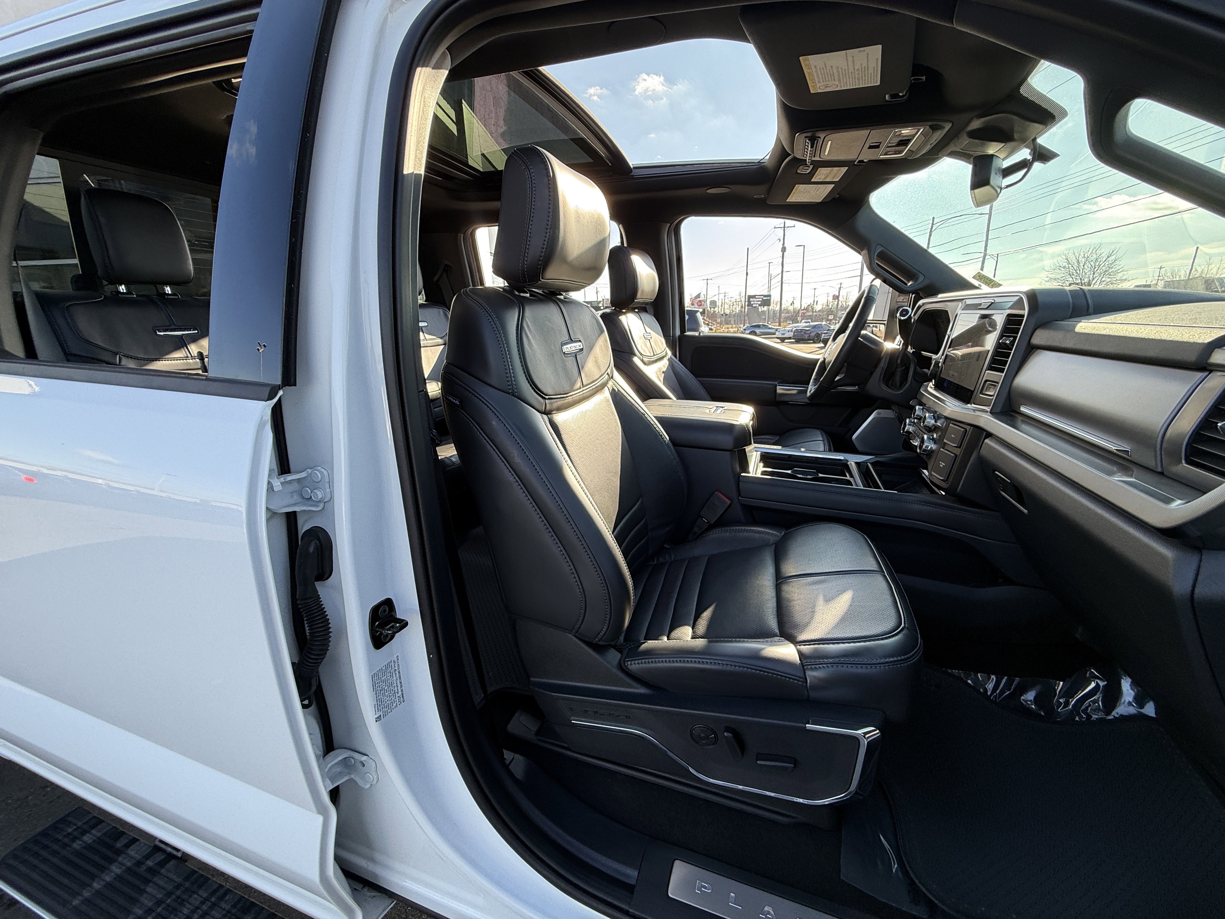 Used 2025 Ford F450 Platinum image 27